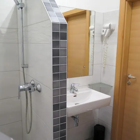 Rosenhotel - Serviced فندق Zwentendorf